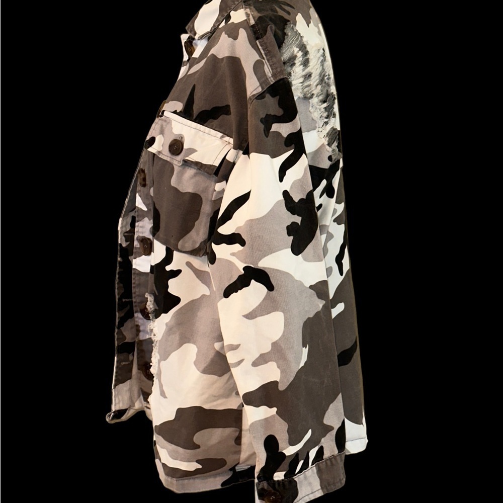 Jodifl, Distressed Urban Camo Utility Jacket‎
Sz small - Picture 3 of 5